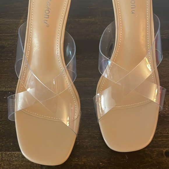 NWT Greatonu Heels - Picture 5 of 6